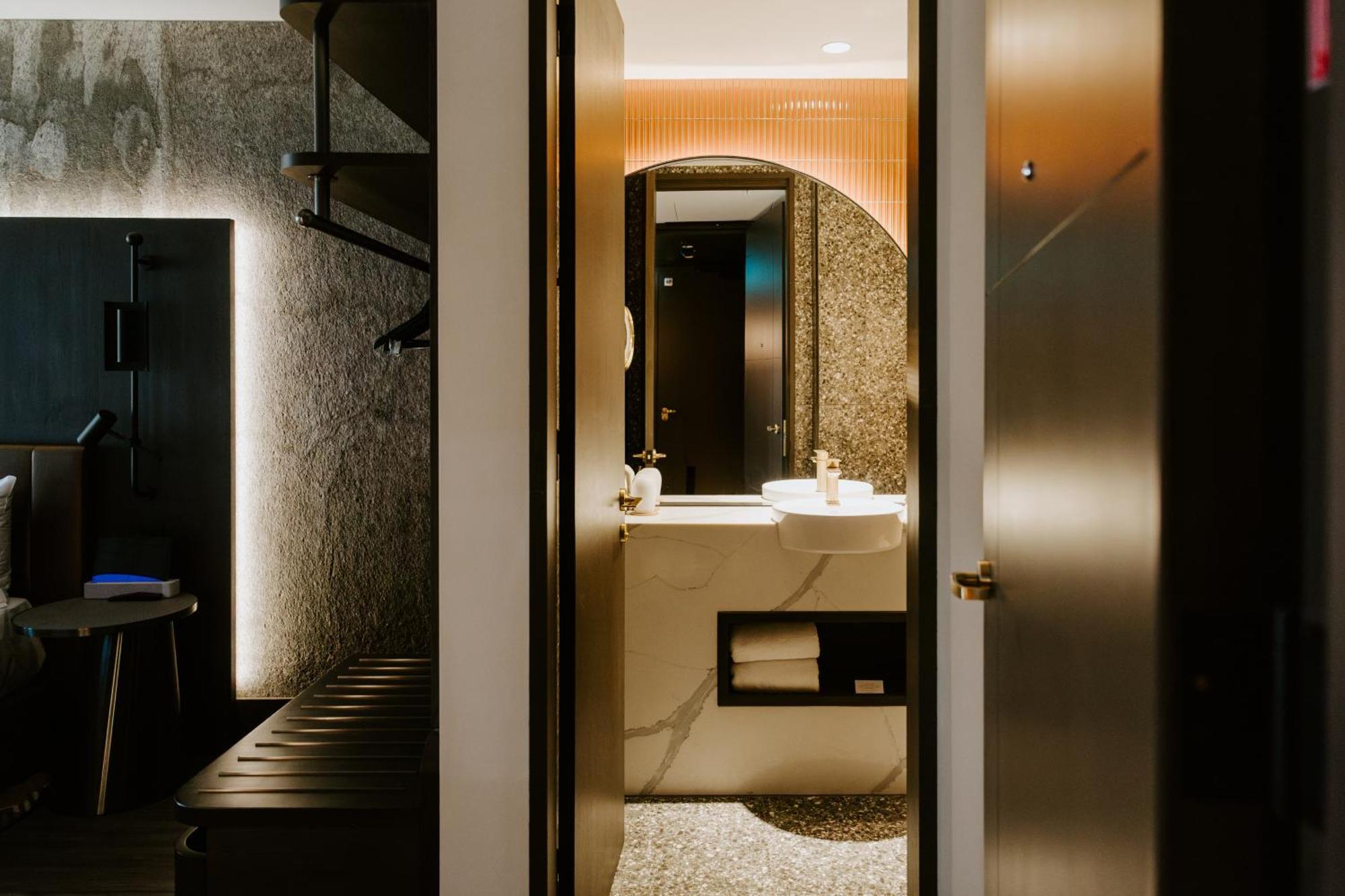 The Motley Hotel Richmond, Tapestry Collection By Hilton Melbourne Exterior photo